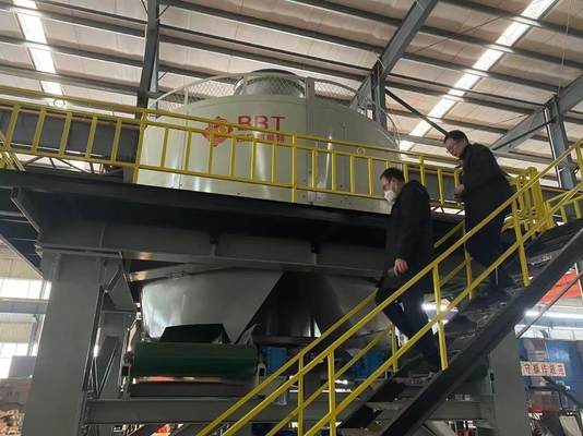 Edge Runner Wet Pan Mill für die Produktion von Tonziegeln 40-50m / h Kapazität und 1850 * 700 mm Rollenspezifikation
