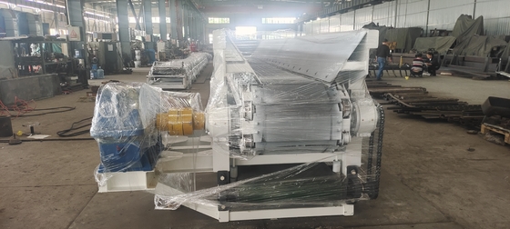 Großkapazität TCNL Lehmmaterialien Ziegelbox Füttermaschine mit 1175 mm Kette Reisebahn Mitte Entfernung