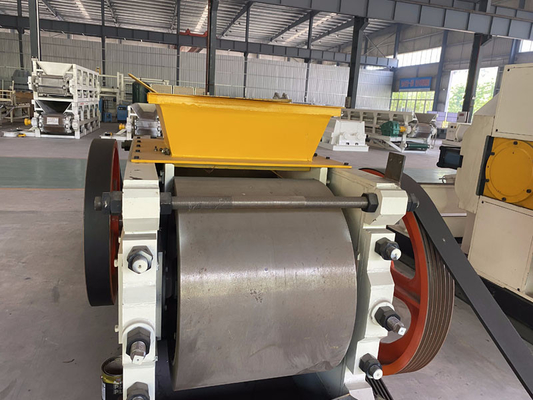 Zerkleinerungsmaschinen-Rohstoff-Verarbeitungs-Ausrüstung GS1412 Clay Brick Production Line Roller