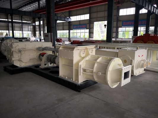 Maschine zur Herstellung von Lehmbodenziegeln Manuelle Maschine zur Herstellung von Ziegeln Fabrik EV Vakuum-Extruder in Kenia