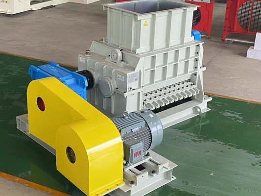 Automatisierte roter Boden-Ineinander greifenziegelstein-Maschine/doppelter gezahnter Walzenbrecher