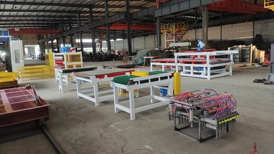 Maschine zum Schneiden von Lehmsteinen Automatische Keramik-Tohlblock-Schneider für die Ziegelfabrik