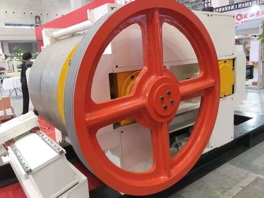 Maschine für die Verarbeitung von Tonziegeln