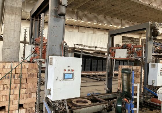 Vollautomatisches palettenloses Entlade- und Verpackungssystem für gebrannte Ziegel von BBT